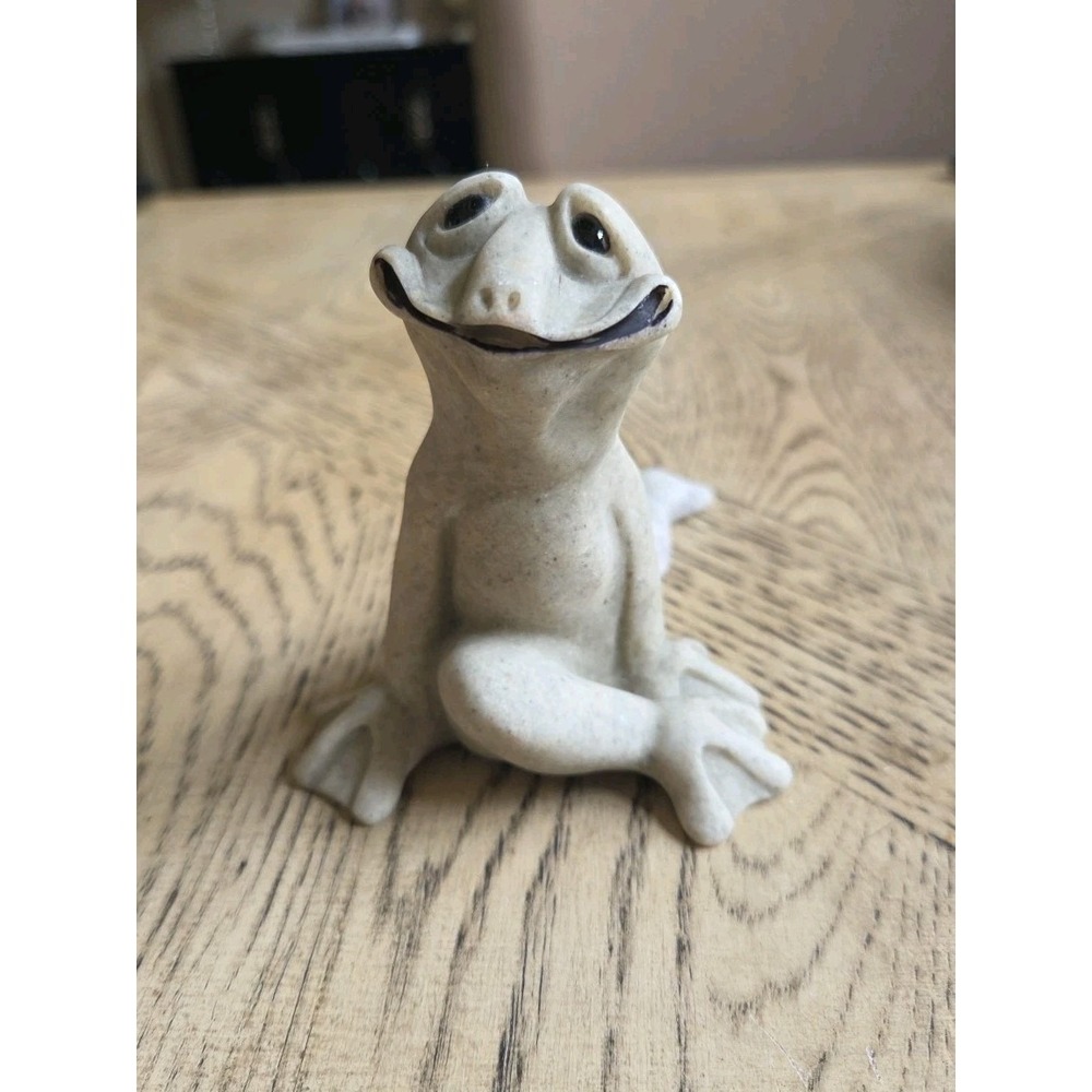 Quarry Critters Fritzi Yoga Smiling Frog Figurine 2001 Second Nature Designs